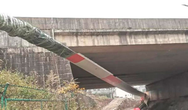 Blade Lifter Challange with 81m Wind Blade