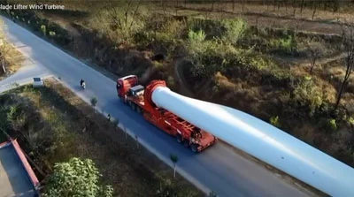 Blade Lifter Wind Turbine